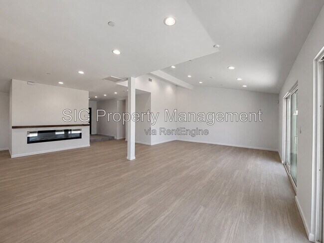 Building Photo - 2230 Sherwood Pl