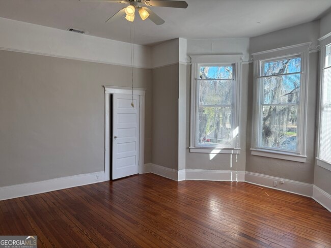 Building Photo - 836 E Henry St