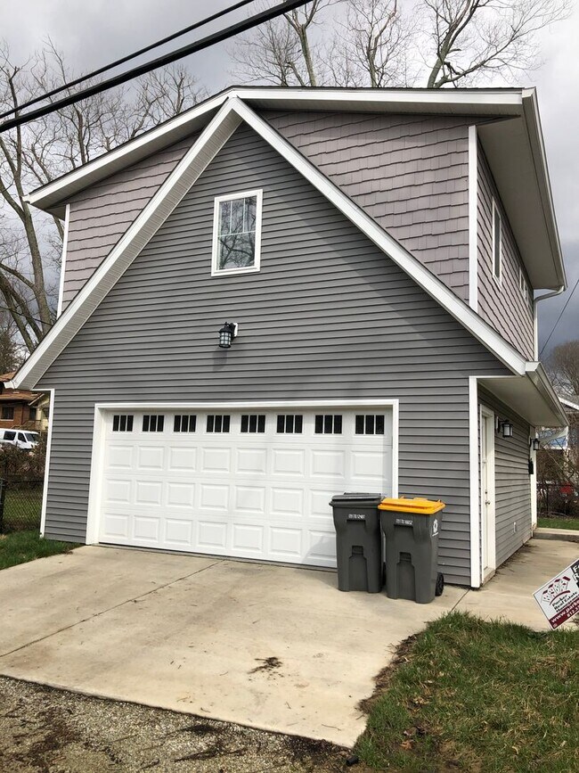 Primary Photo - 714 S Henderson St