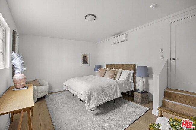 Building Photo - 1510 W 52nd St