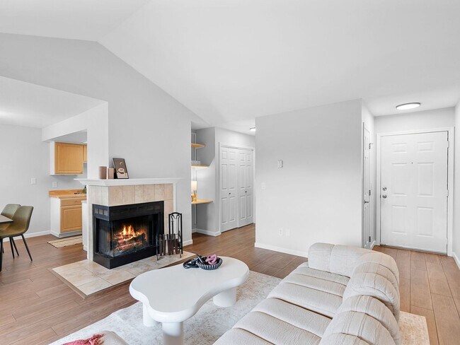 Building Photo - Updated Quiet 1-bedroom, 1-bath condo in the heart of Murrayhill