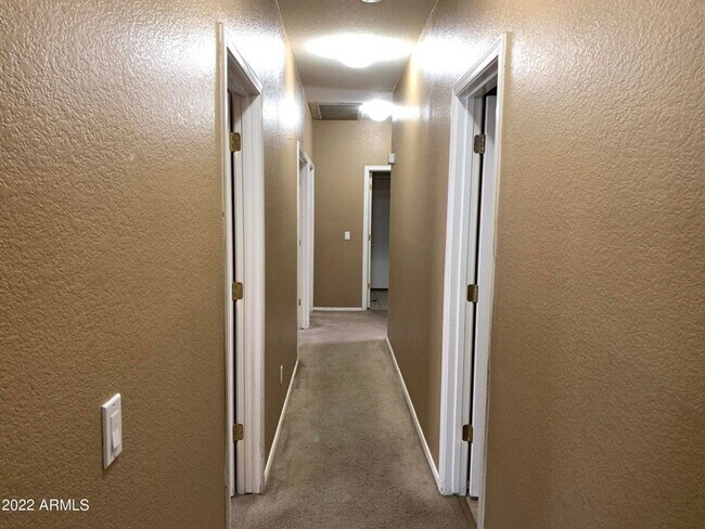 Building Photo - Charming 4 bed, 2 bath home on the golf co...