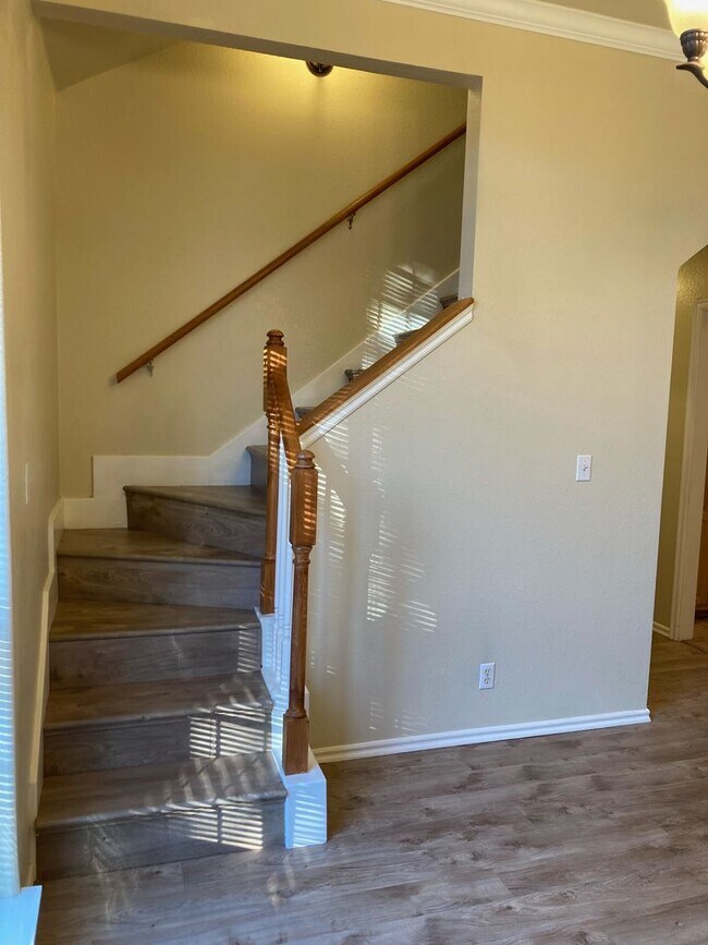 Building Photo - Spacious 3BDRM Home in Blackberry Ridge, V...