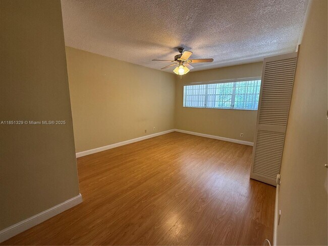 Building Photo - 3351 S Palm Aire Dr