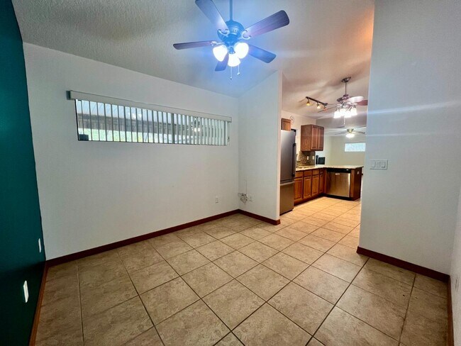 Building Photo - 1156 S Carpenter Ave