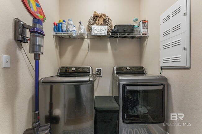 Building Photo - 6037 Andhurst Dr