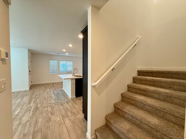 Building Photo - 4 BED 3 BATH 2 CAR GARAGE TOWNHOUSE + LOFT ON CORNER LOT w/ BALCONY