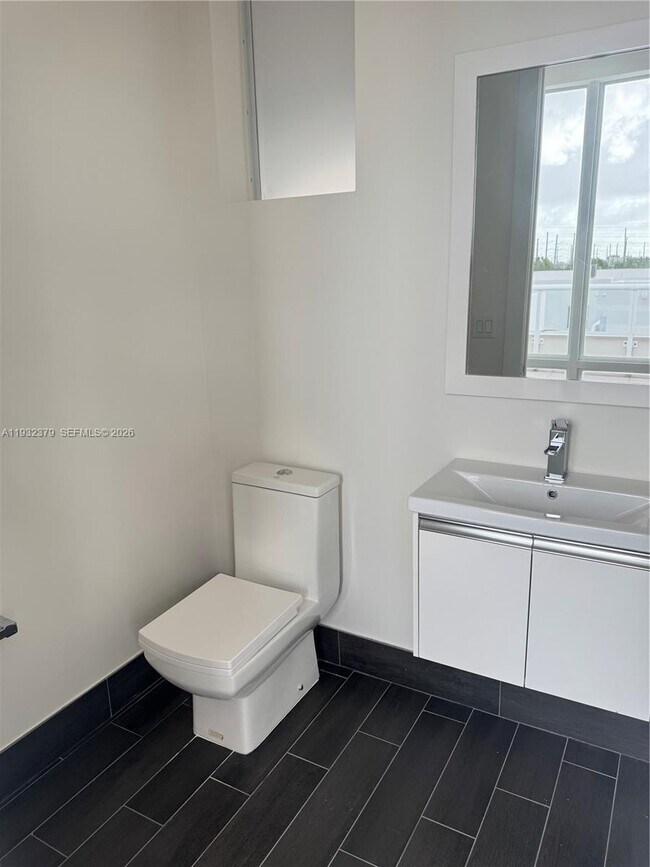 Building Photo - 10550 NW 65th Ln