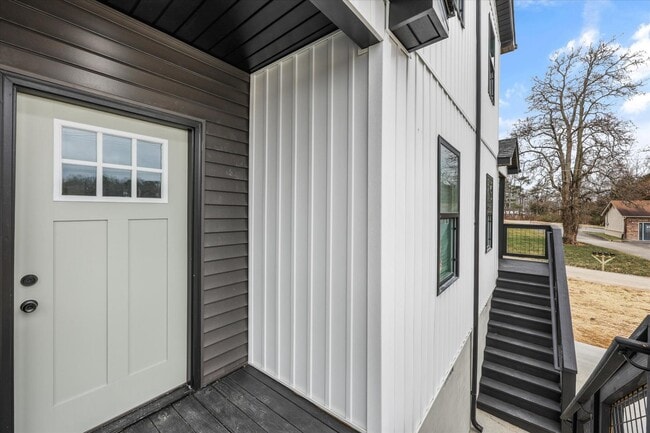 Building Photo - 8302 Lobelia Ln