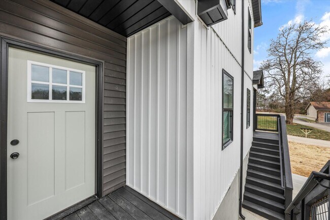 Building Photo - 8306 Lobelia Ln