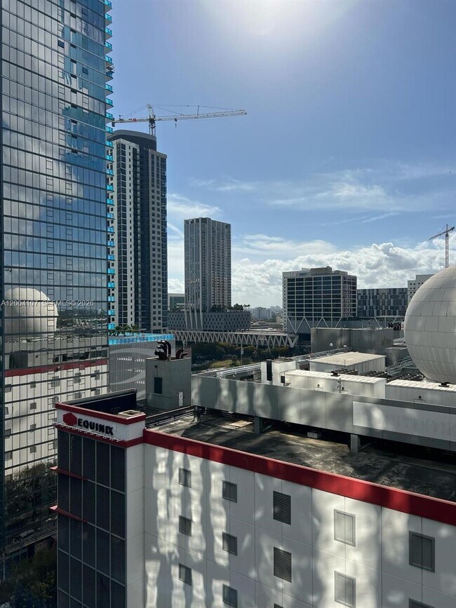 Building Photo - 851 NE 1st Ave