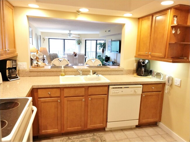 Building Photo - Annual Furnished 2nd Floor Condo located a...