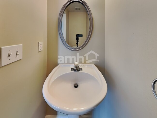 Building Photo - 2820 Wadley Ln