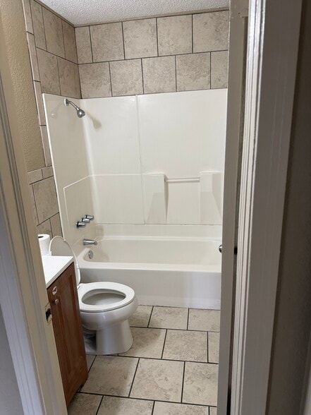 Building Photo - 1701 N Mockingbird Ln