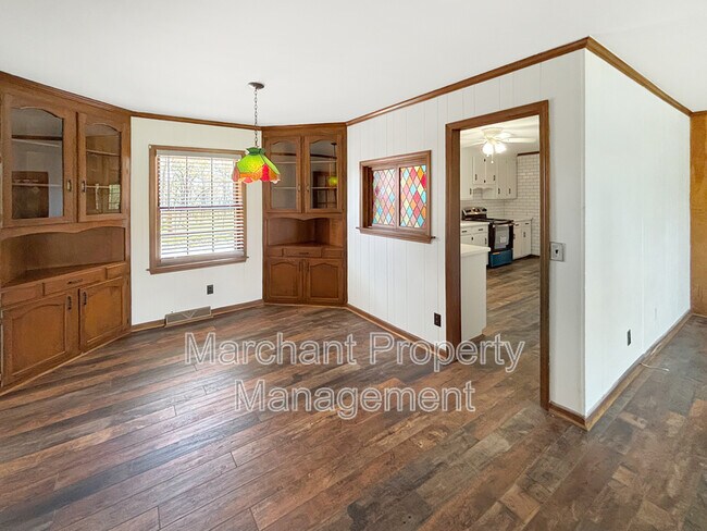 Building Photo - 601 Fairview Church Rd