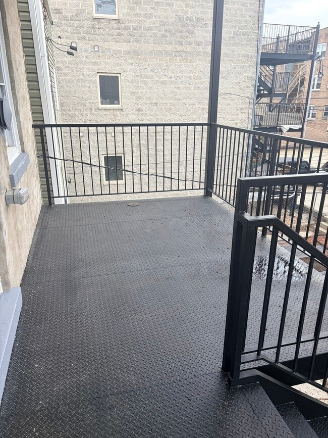 Building Photo - 2719 W Augusta Blvd