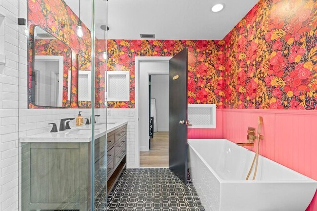 Building Photo - 1039 NW 8th St