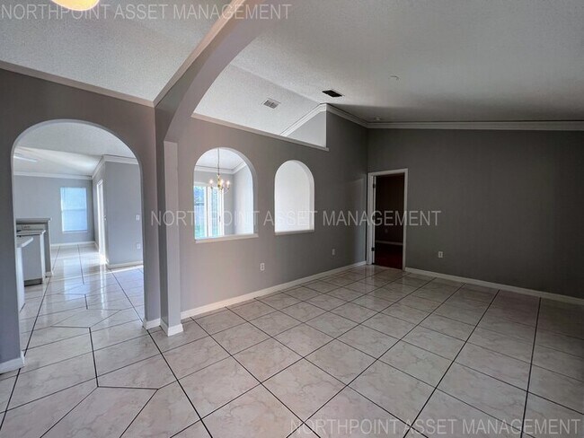Building Photo - PRICE REDUCED FOR A QUICK MOVE IN!!  Spaci...
