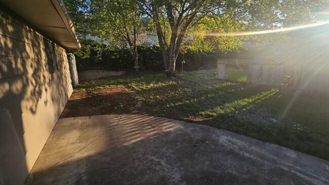 Building Photo - Asotin Home