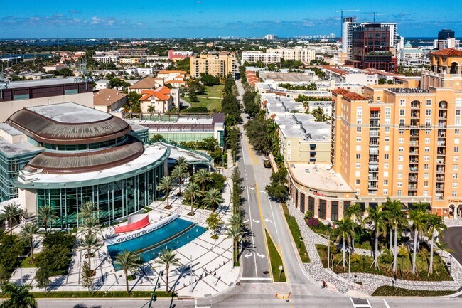 Building Photo - 630 S Sapodilla Ave