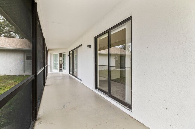 Building Photo - Annual ** 4 Bed / 3 Bath Single Family Hom...