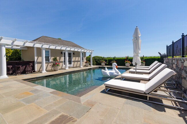 Building Photo - 3 Barclay Sq