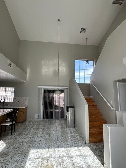 Building Photo - 4160 Country Garden Ave