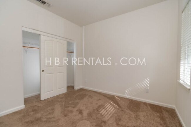 Building Photo - Charming 3-Bed, 3-Bath with 2,037 Sq Ft of Comfort in Mountain House!