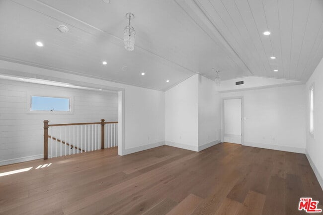 Building Photo - 566 Ida St