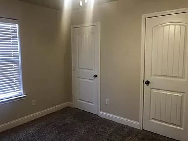 Building Photo - 3 Bedroom 2 bath home!
