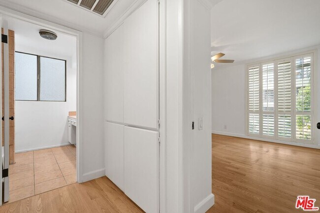 Building Photo - 7270 Hillside Ave