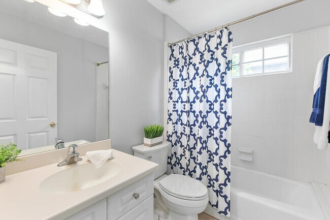 Building Photo - 2521 Heathrow Dr