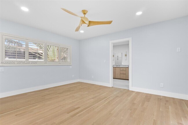 Building Photo - 6000 SW 17th St