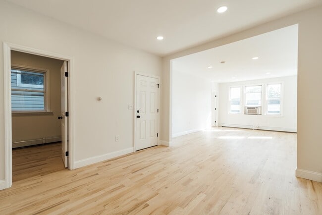 Building Photo - 27 W 52nd St