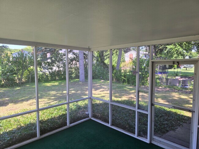 Building Photo - 15353 Huff