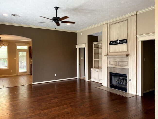 Building Photo - 8422 Alison Ave