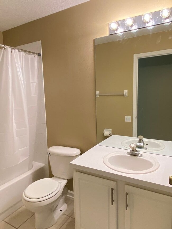 Building Photo - 4 bd/ 2 ba Single Family Home in Kissimmee near the Loop