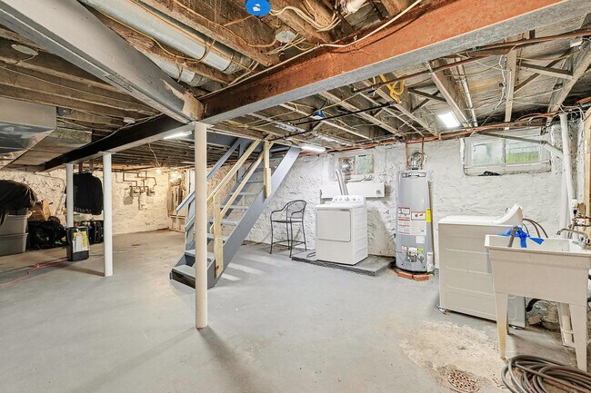 Building Photo - 222 Sterrett Ave