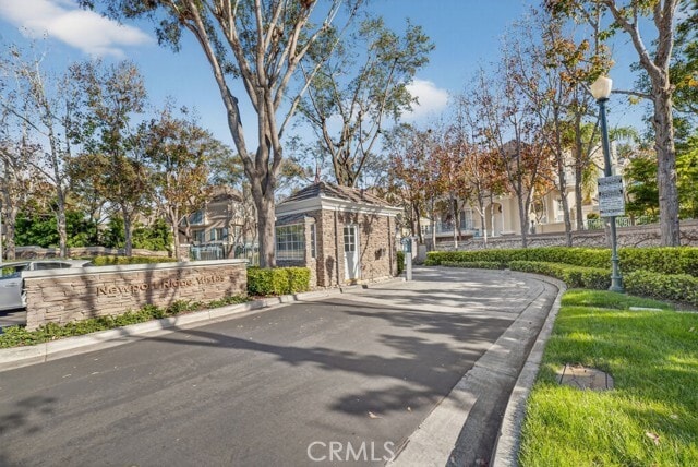 Building Photo - 3 Chandon