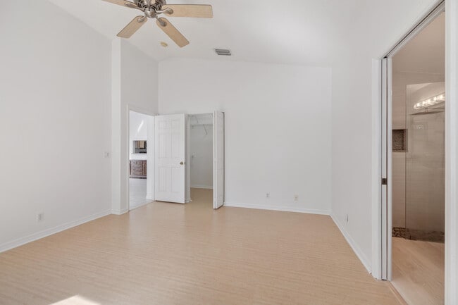 Building Photo - 3800 Woodfield Dr