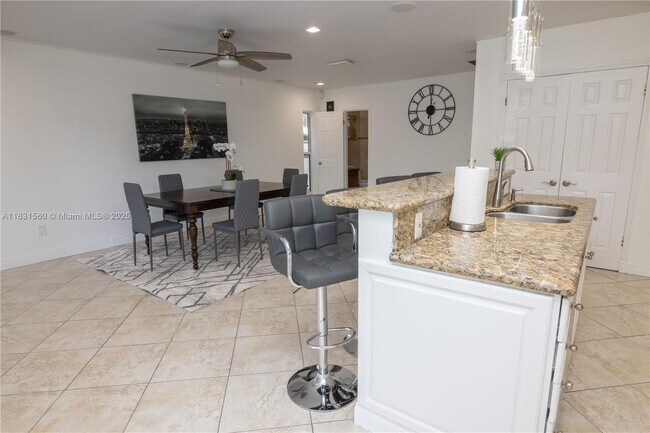 Building Photo - 413 Tamarind Dr