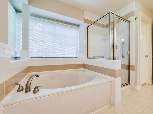 Building Photo - 14211 Woodville Gardens Dr