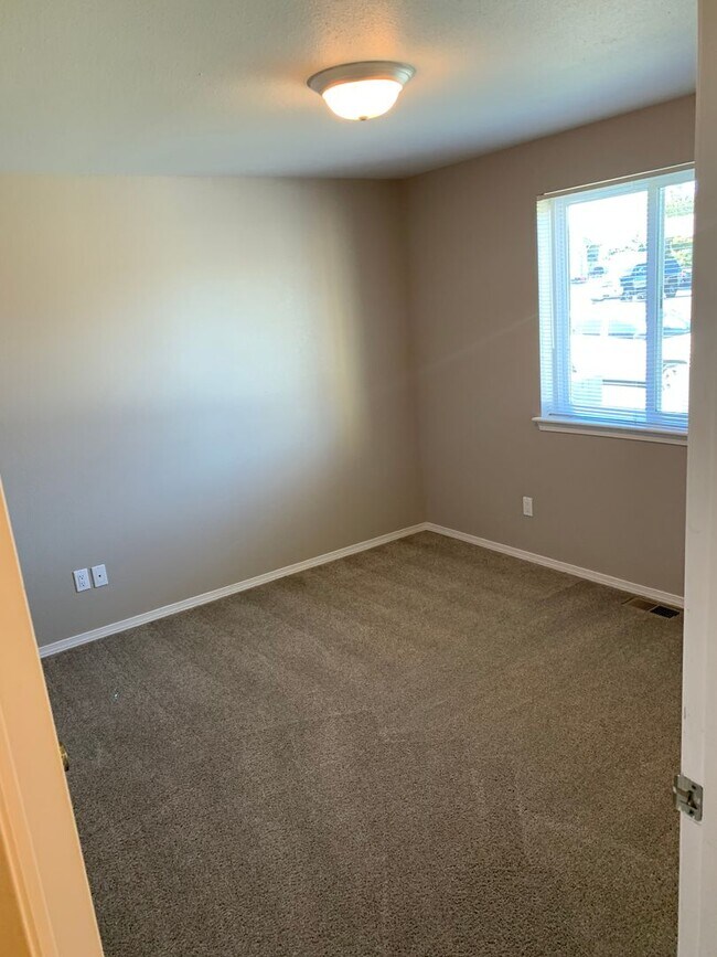 Building Photo - Pross6