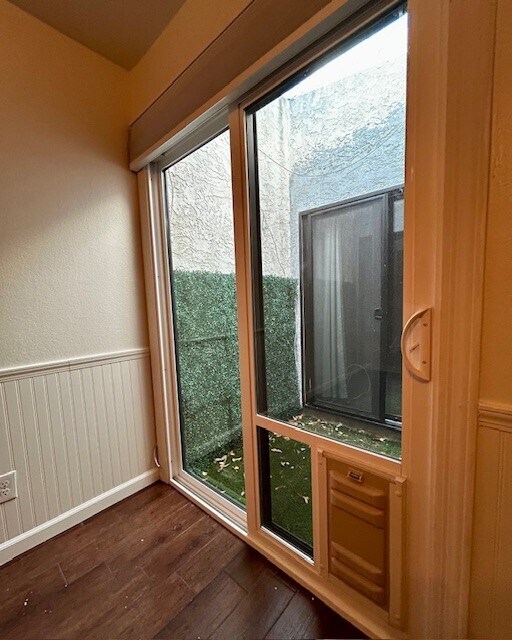 Building Photo - 2619 E Windsor Ave