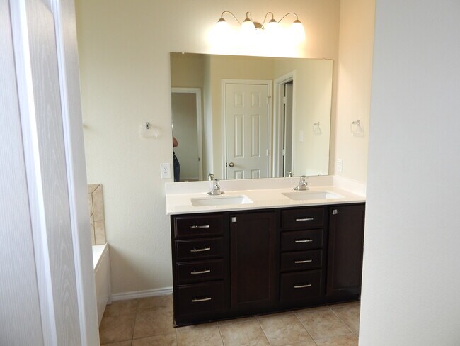 Building Photo - 9604 Glynhill Ct