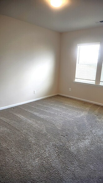 Building Photo - Room in Townhome on Grays Ml Rd