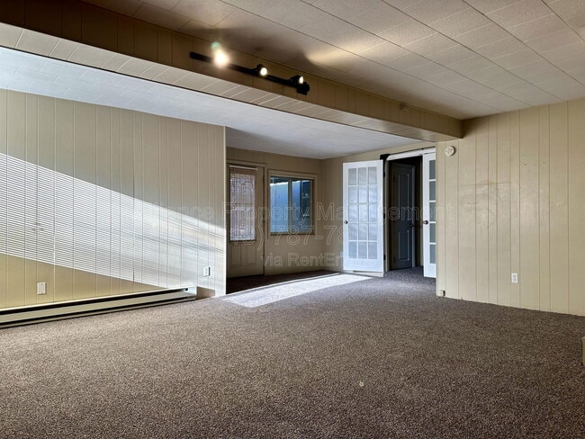 Building Photo - 401 Cheyenne Blvd