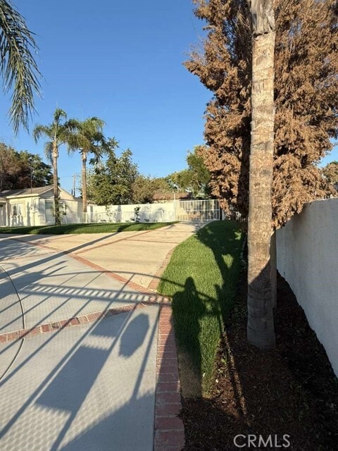 Building Photo - 6576 Lorena Ave