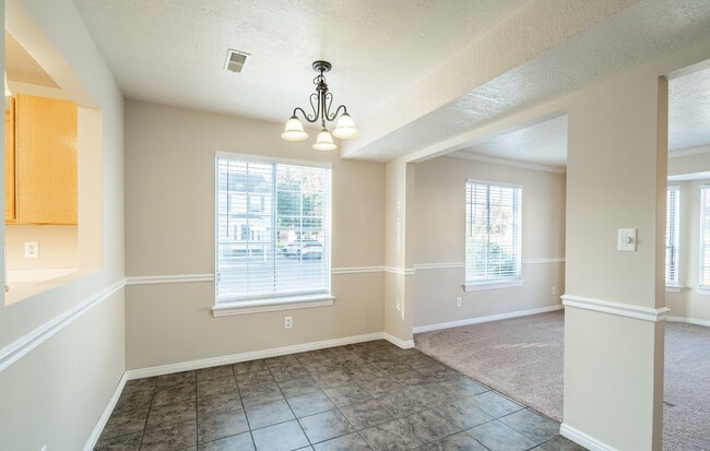 Building Photo - Lovely townhome for rent in Provo