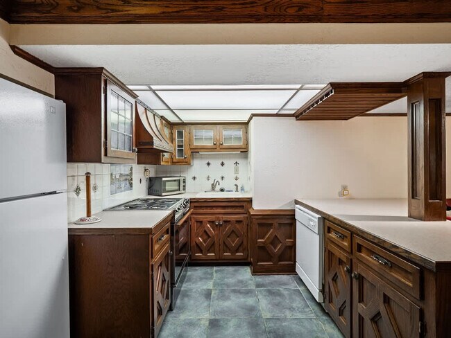 Building Photo - 1811 Breezewood Dr